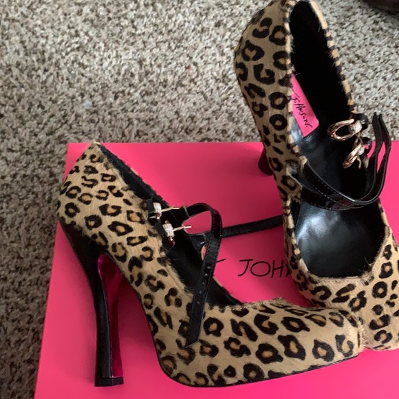 Heels - Picture 2 of 4